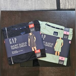 GAP Short Sleeve Tiered Dresses - Black & Light Green